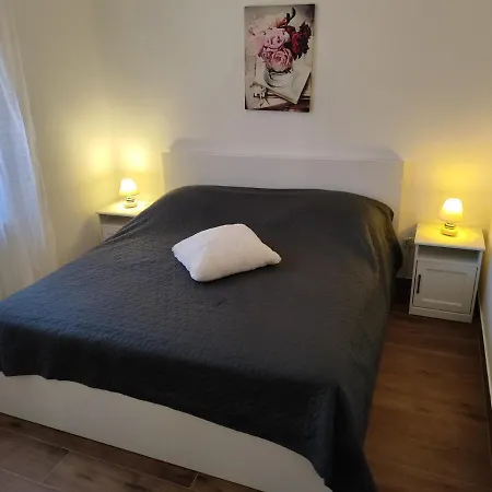 Apartman With Parking Space - 10429
