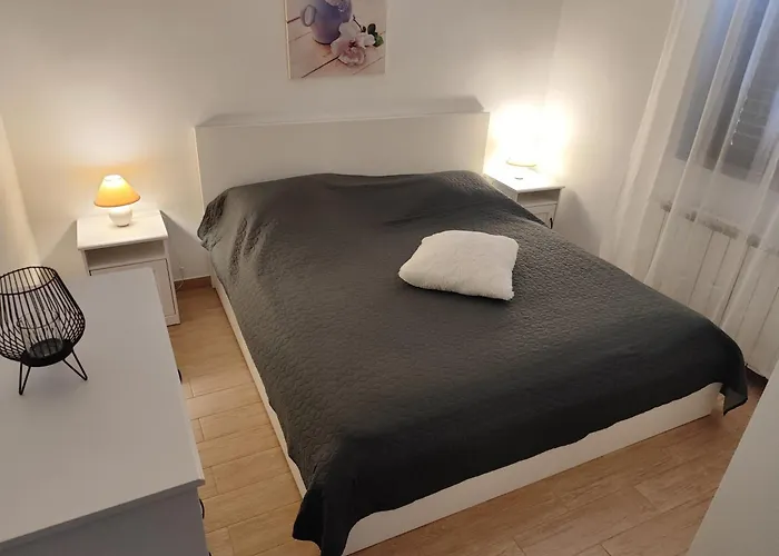 With Parking Space - 10429 Pula