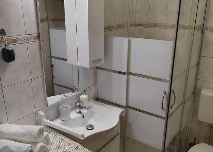 With Parking Space - 10429 Pula