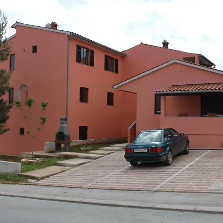Appartement With A Parking Space - 10429 Pula
