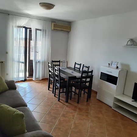 Apartment With Parking Space - 10429