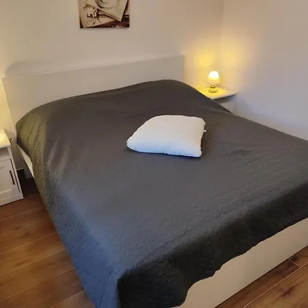 With Parking Space - 10429 아파트 풀라