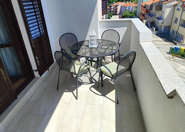 With Parking Space - 10429 Pula